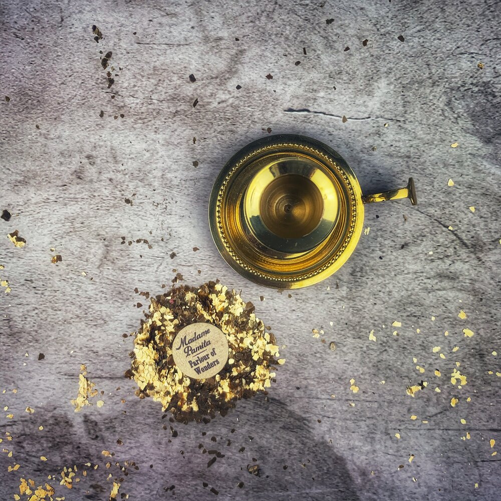 Small Old-Fashioned Brass Candle Holder with Handle - Portable Chamberstick