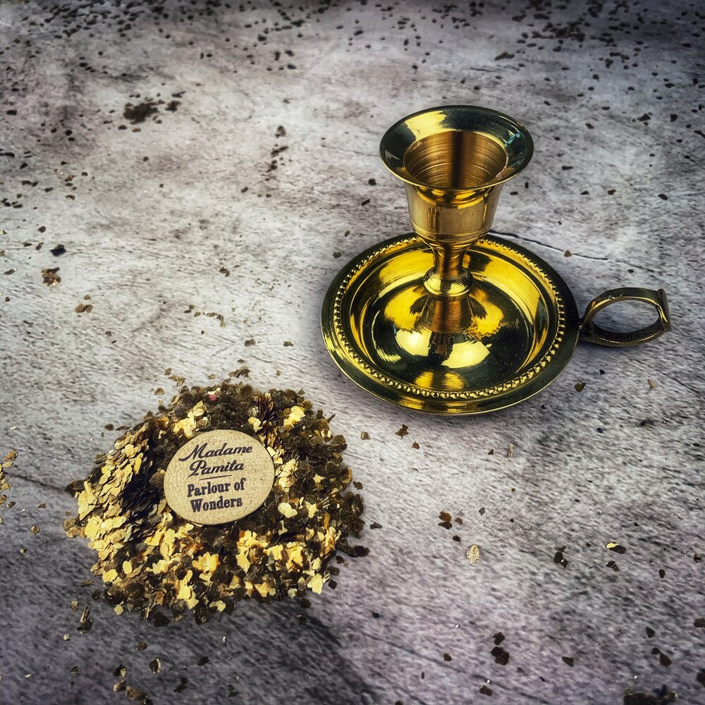 Small Old-Fashioned Brass Candle Holder with Handle - Portable Chamberstick