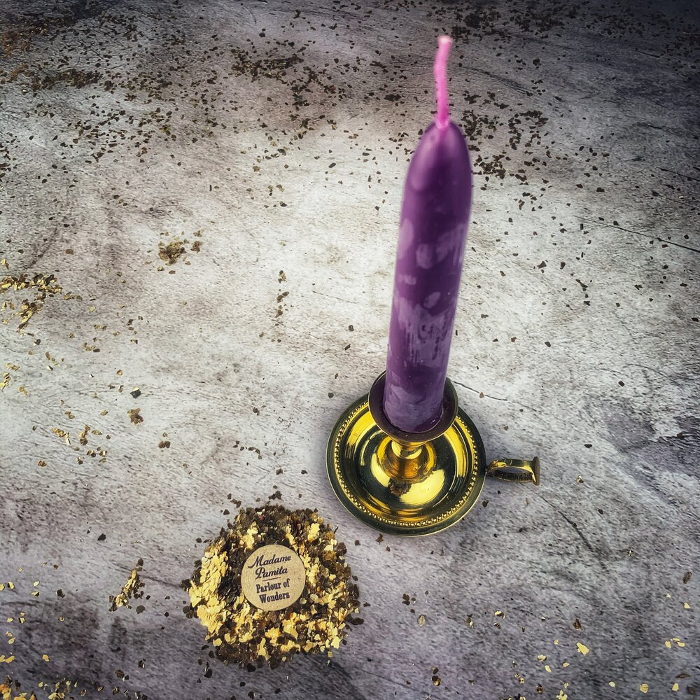 Small Old-Fashioned Brass Candle Holder with Handle - Portable Chamberstick